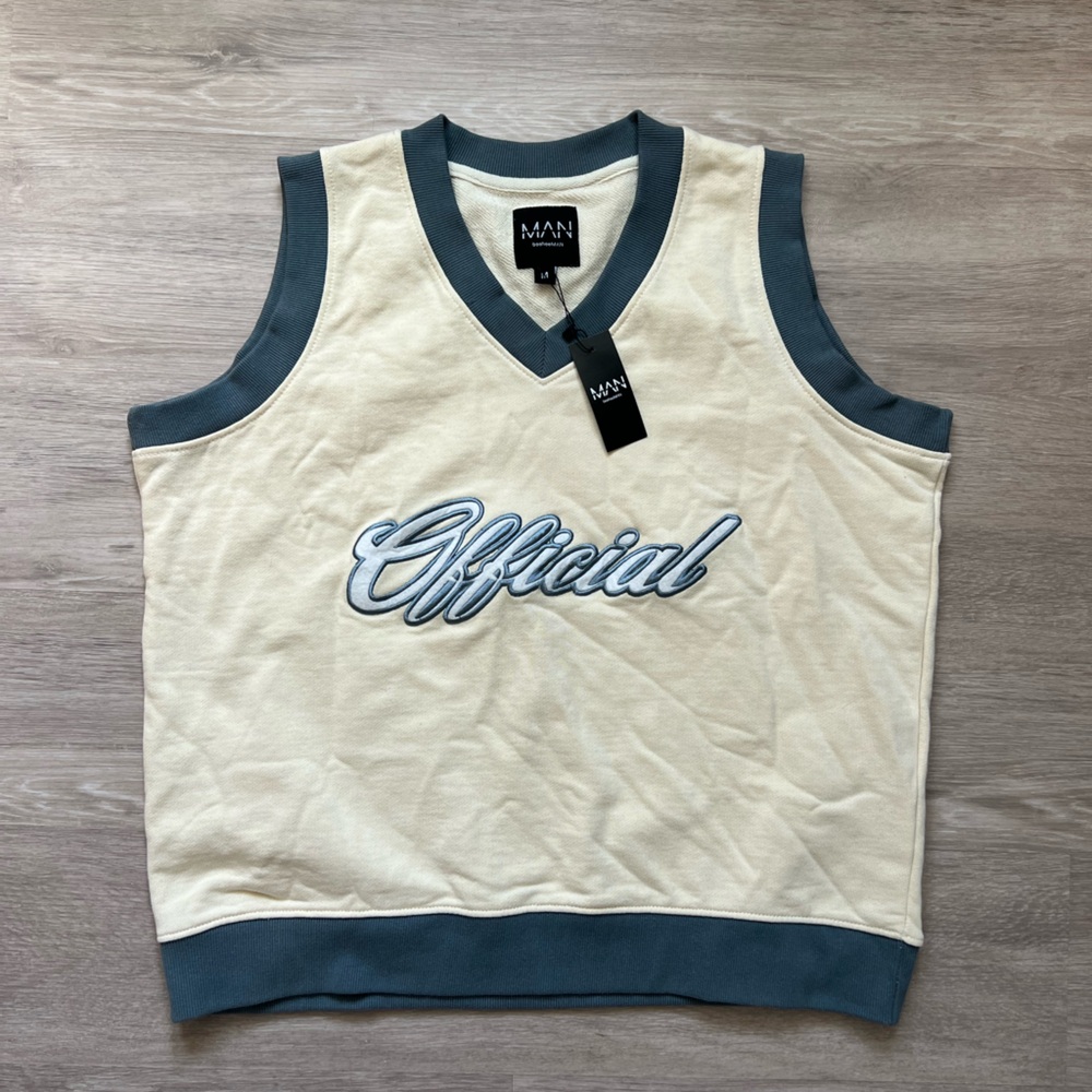 boohooMAN Oversized Heavyweight Deep V-neck Sweater Vest Official Embroidery Med